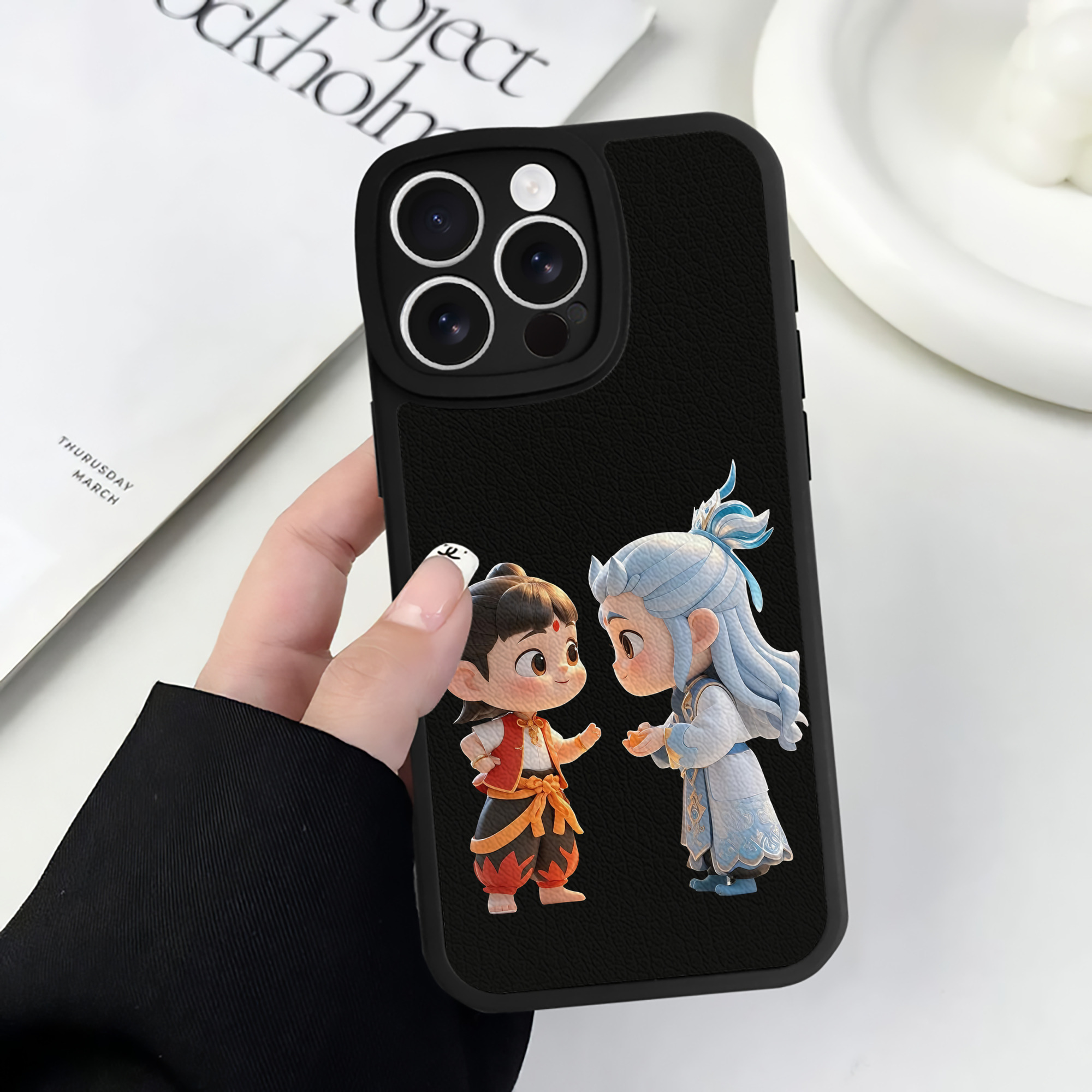 （画像用） Ne Zha 2 ナタ 魔童の大暴れ 【iPhone 16シリーズ対応】シリコンスマホケース（レザー調） 材質：シリコン